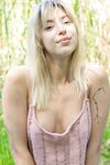 Avery - Naked outdoors