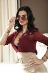 Jasmine Jae - What Is In Your Luggage