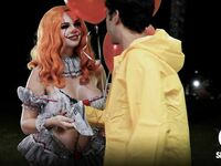 Emily Thorne - Especial De Halloween - Sexy Payasita De Terr