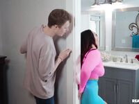 Scarlett Venom - Remote Controlling My Roommate