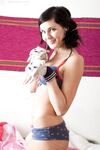 Alexis V - Pert breasts