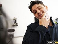 Gabbie Carter And Kailani Kai – MILF and Teen Fuck Car Man