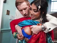 Yasmina Khan - The Bengali Dinner Party