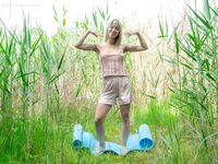Avery - Naked outdoors