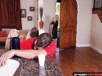 Heidi Hanson, Chris Johnson - Hot Mom Heidi Hanson Fucks A B