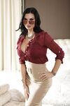 Jasmine Jae - What Is In Your Luggage