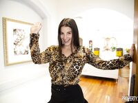 LaSirena69 - Pro Gamer Buys House