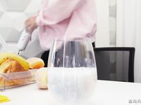 Kay Lovely - Slutty Podcaster Puffs Cummy Cheeks