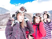 Margo von Teese, Alice Flore, Hot Pearl, Erika Mori