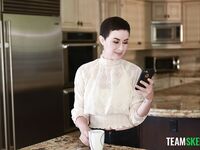 Kenzie Taylor,  Olive Glass - MomSwap Arrangement